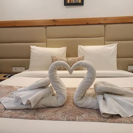 Apartamento Pine Maderas By Embrace Kasauli Exterior foto